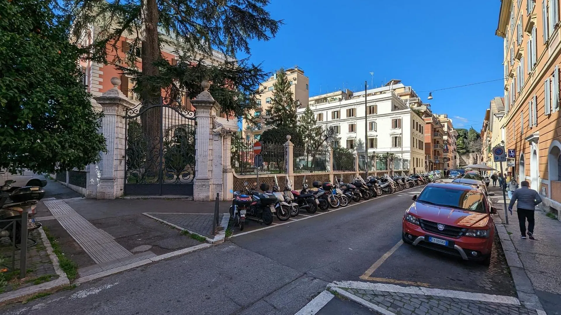 Charming Apartment In A 1910S Building 2 Min Walk From The Colosseum İtalya